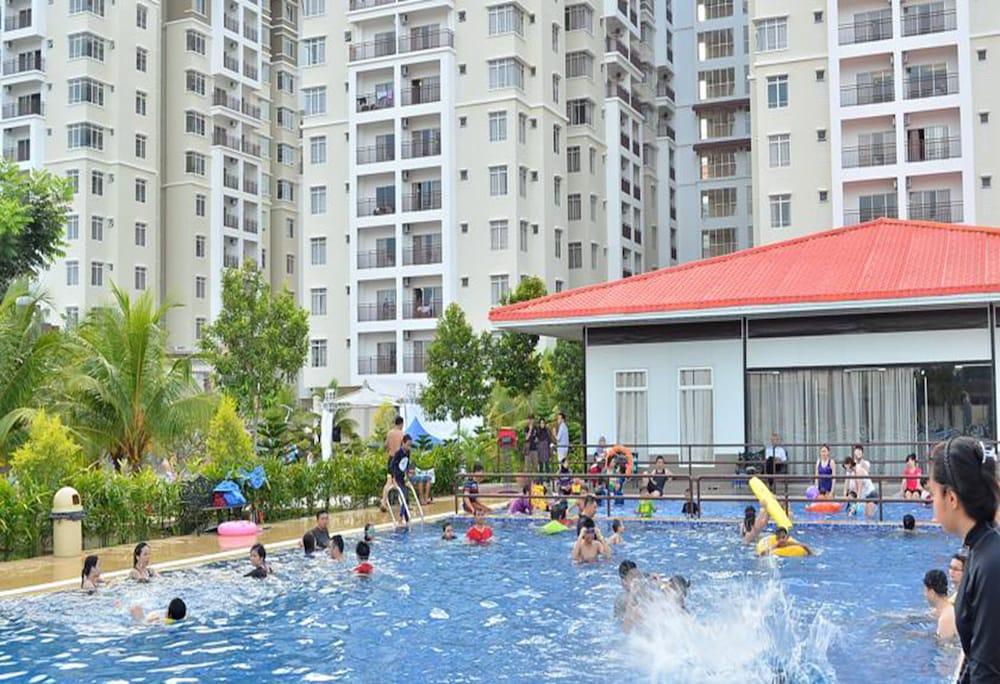 Bayou Lagoon Park Resort Malacca Exterior photo