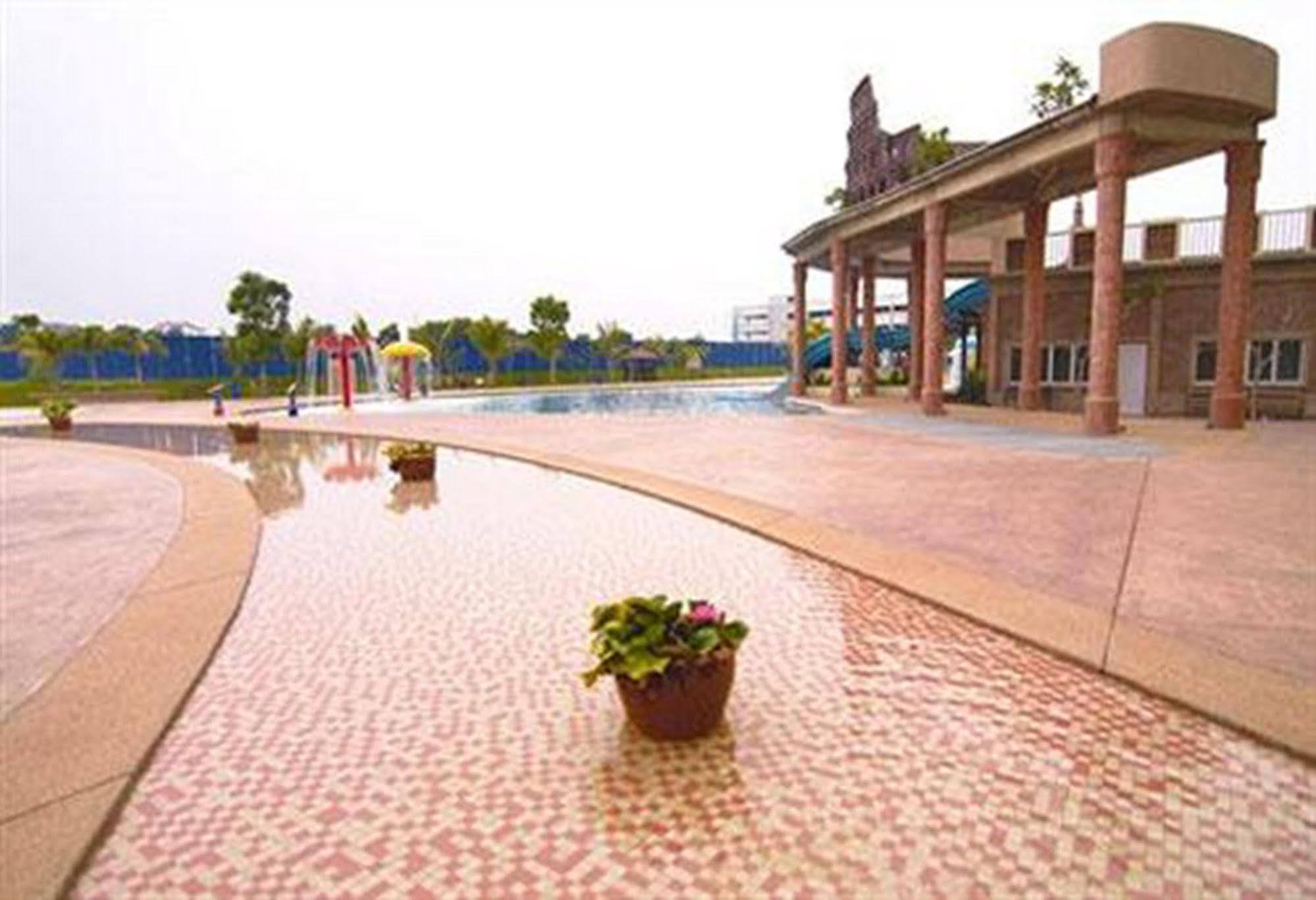 Bayou Lagoon Park Resort Malacca Exterior photo