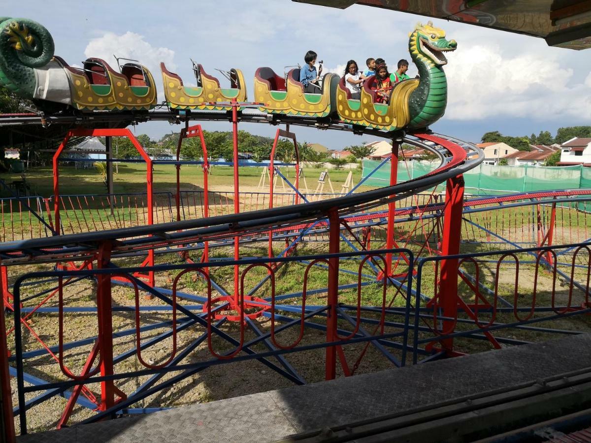Bayou Lagoon Park Resort Malacca Exterior photo